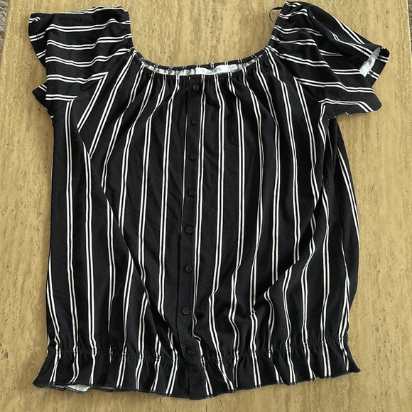 Striped black and white cute top - Picture 1 of 1